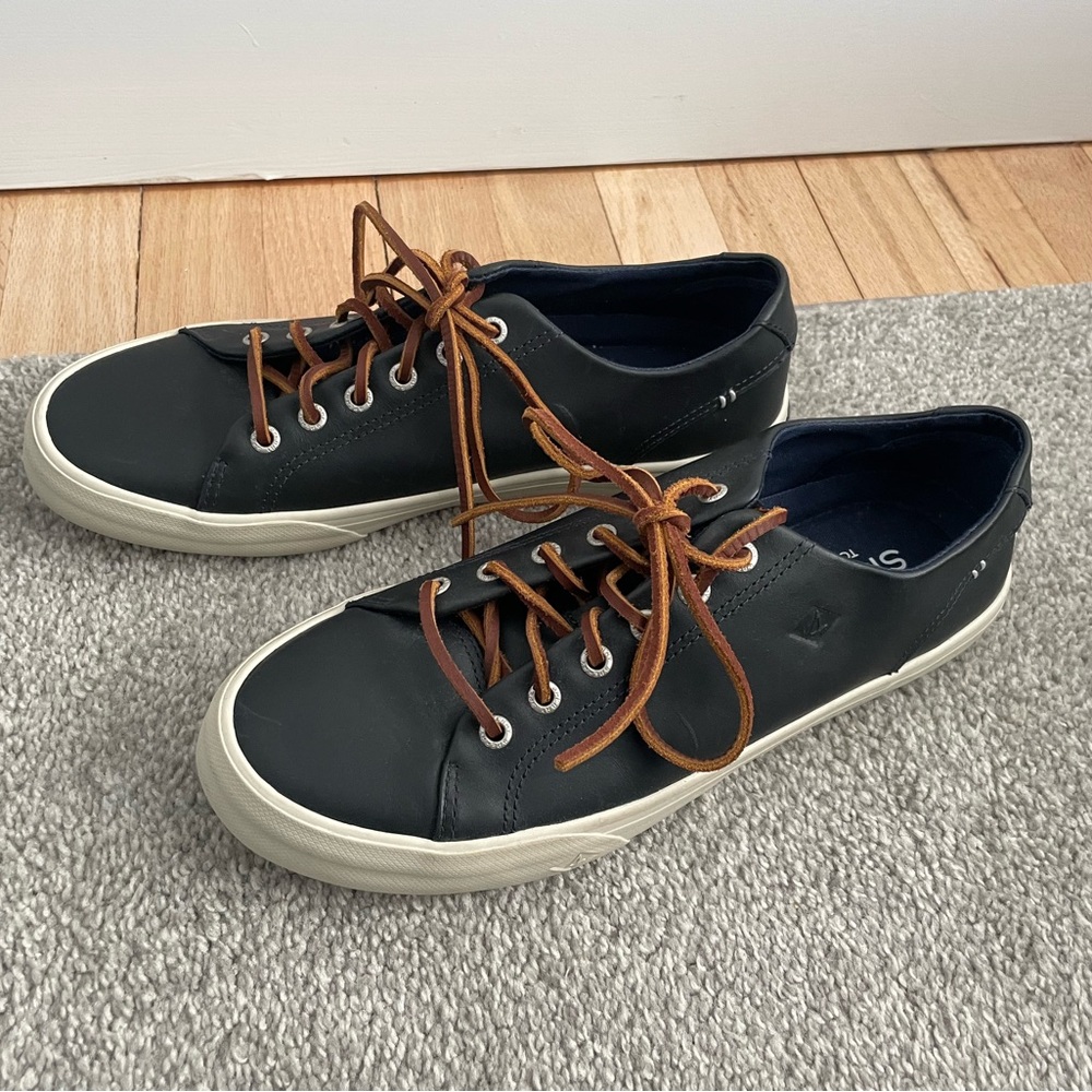 Sperry Men’s Navy Leather Sneaker Size 9